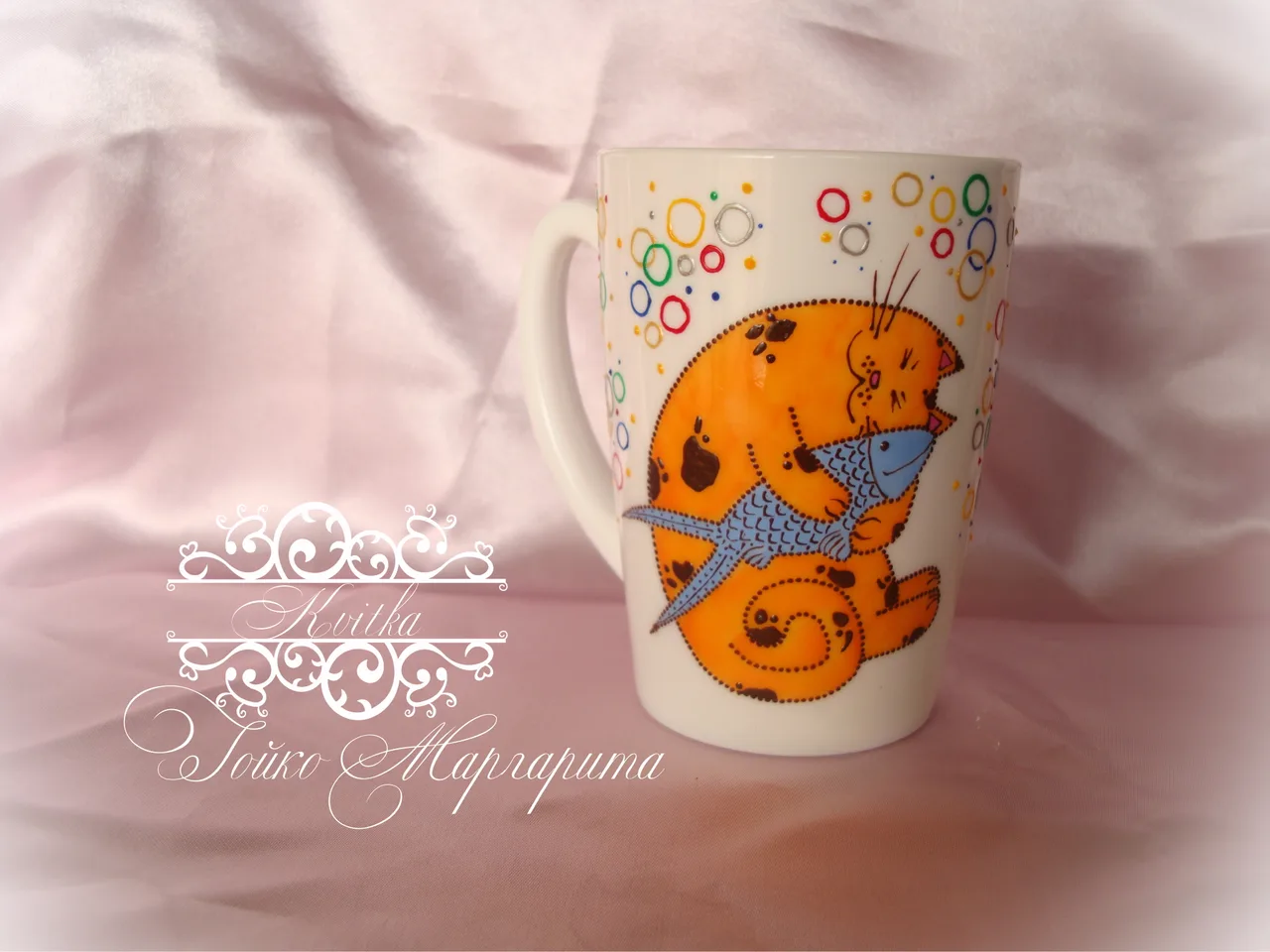 Кот с любимой рыбкой.=)
