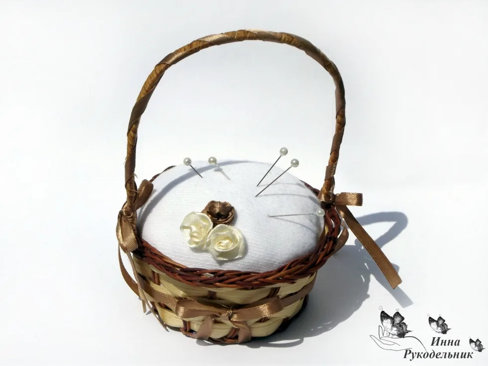 Корзинка для голок та булавок
http://vk.com/craftirs