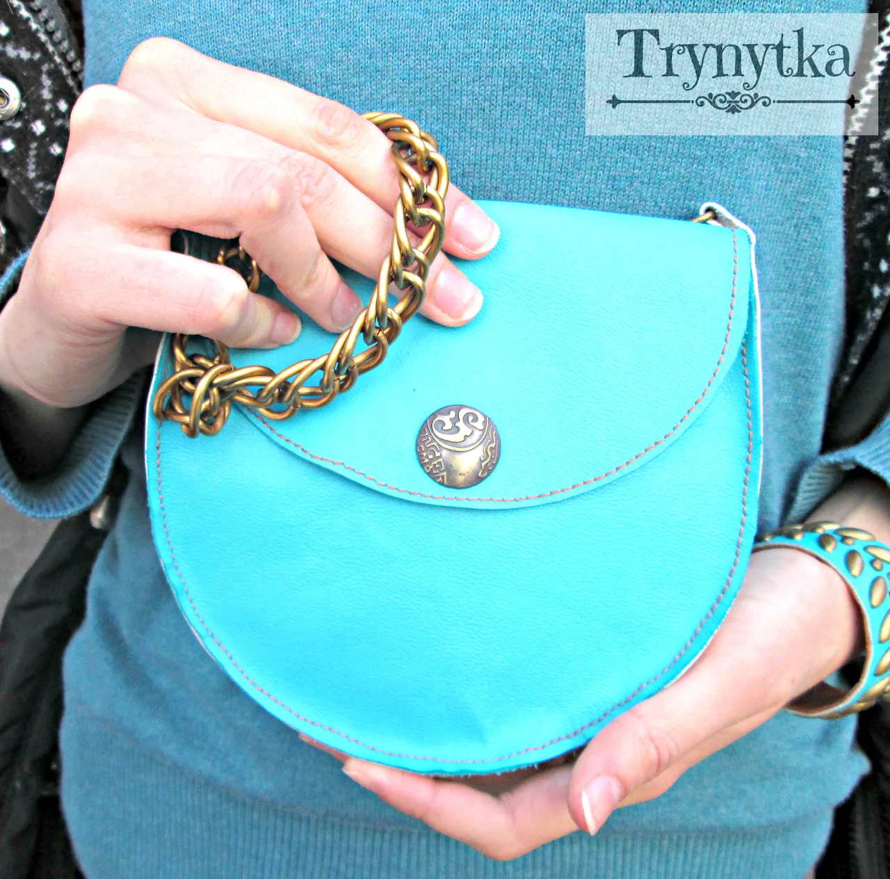 Blue clutch