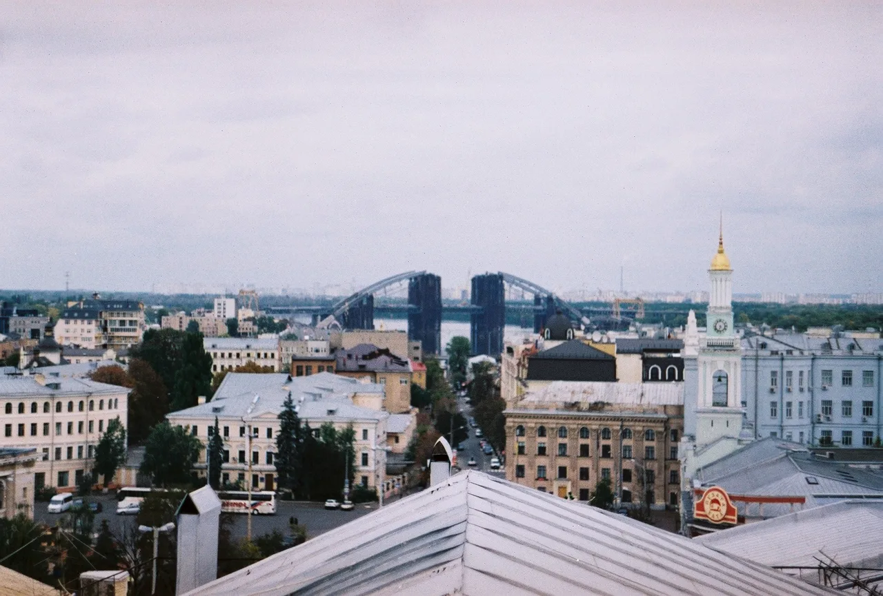 вид на Контрактову площу (from the roof)