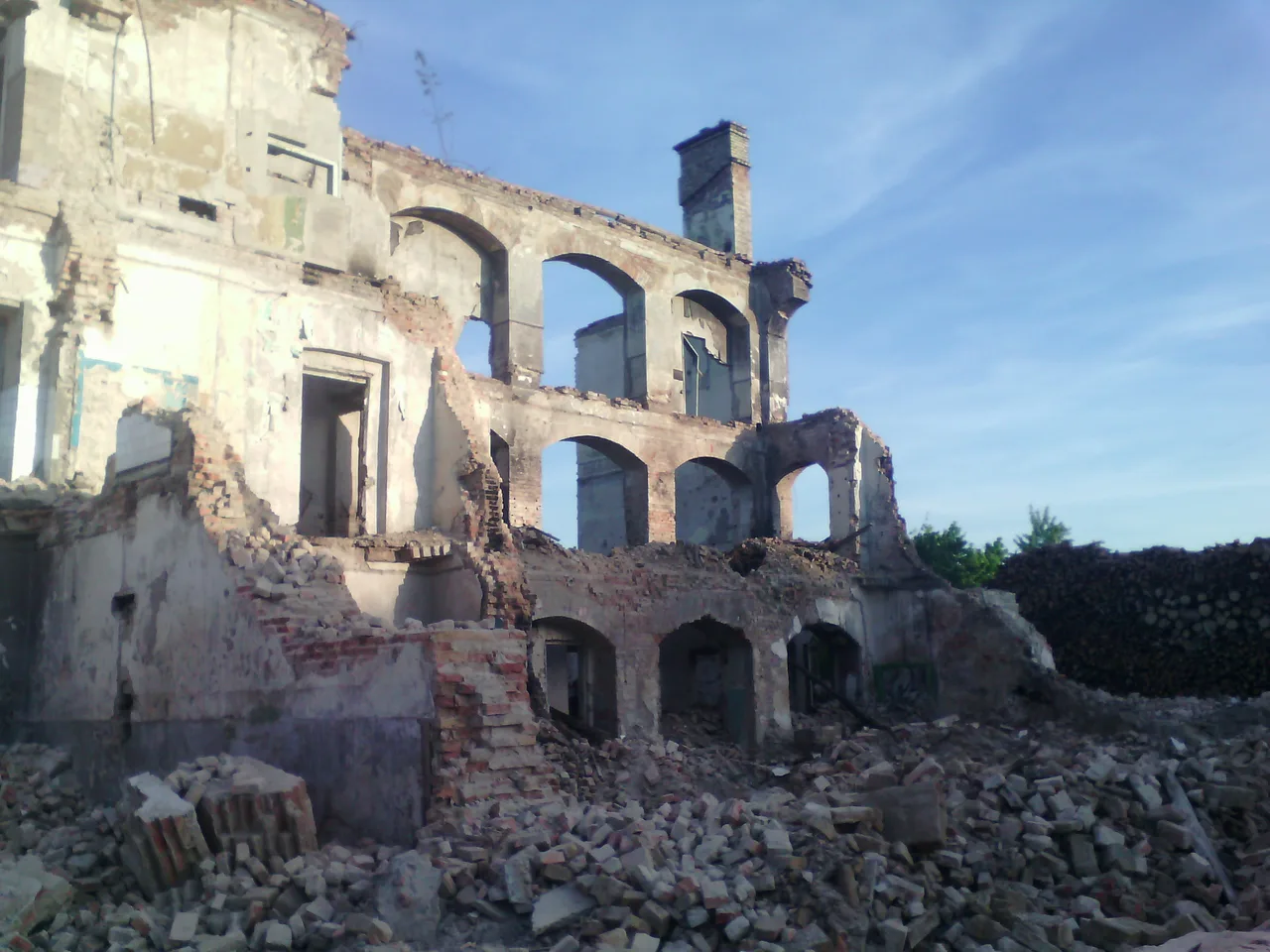 Зруйновані казарми Ковель