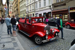 Rotes Auto