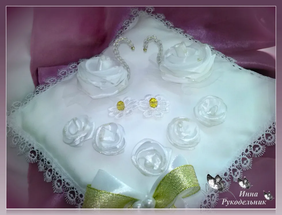 Подушечка для обручок "Лебеді"
http://vk.com/craftirs