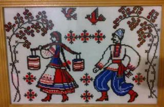 Несе Галя воду