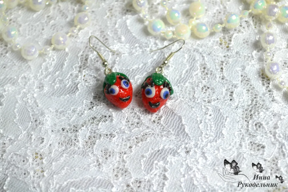 Сережки "Полунички"
http://vk.com/craftirs