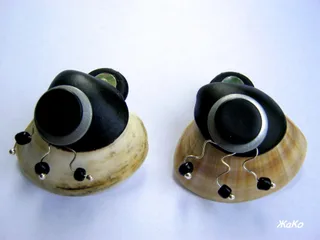 Серьги-гвоздики из натуральных морских раковин