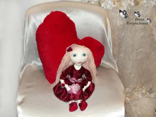 Текстильна лялька Валентинка 
Зріст 35 см.
(моя перша робота)
http://vk.com/craftirs