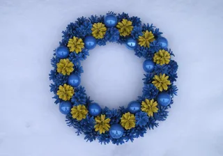 Новогодний венок из шишек