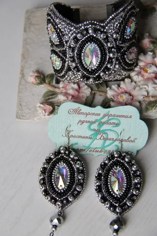 Комплект "Black silver" ( Вышитые серьги и браслет).
