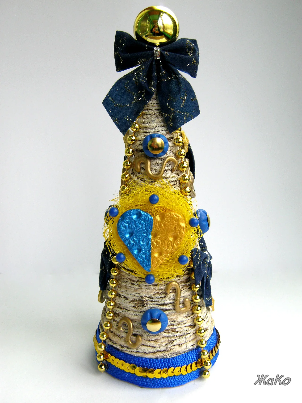 Новорічна жовто-блакитна ялинка