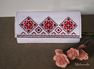 Вишитий клатч
