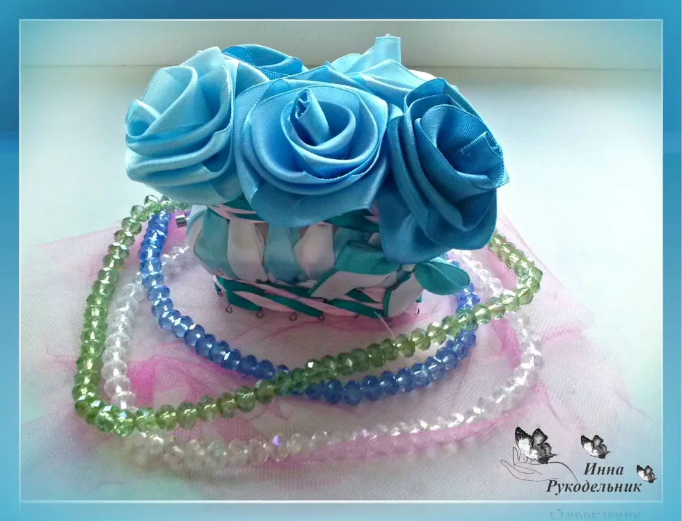 Ароматизована корзинка
Матеріали: мило, булавки та стрічки)
http://vk.com/craftirs