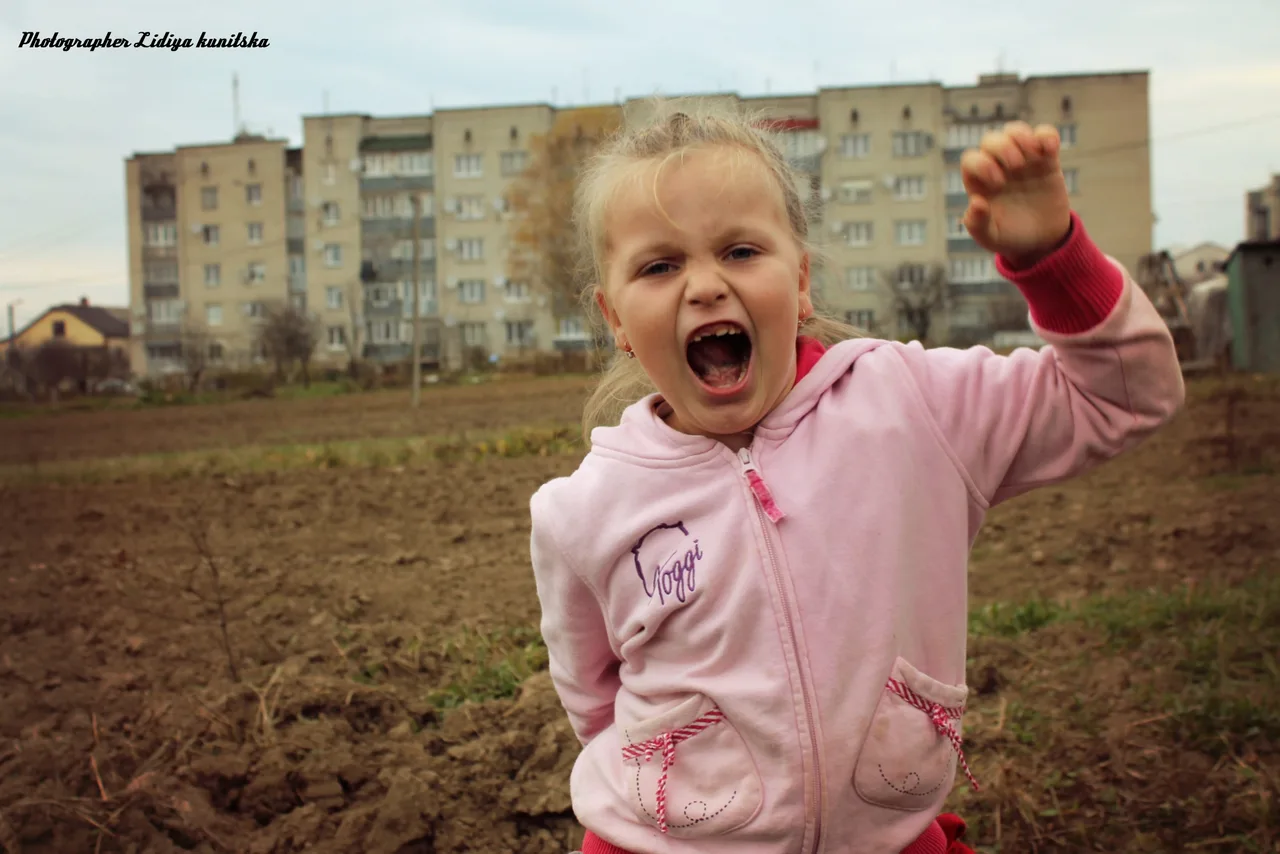 моя сусідка зверху)