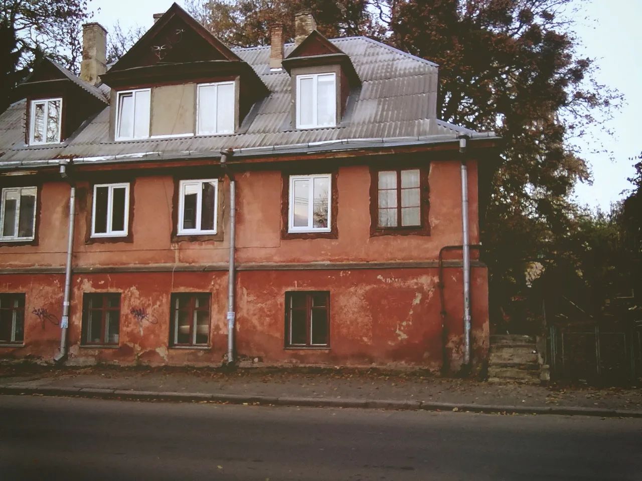 зачаровує