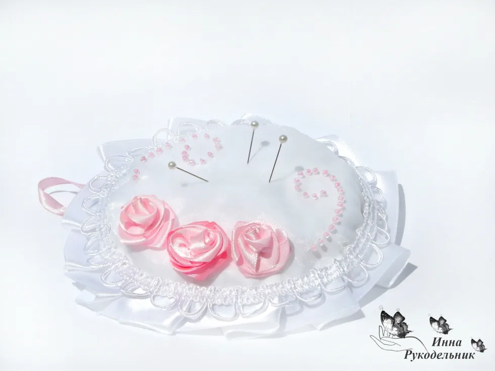 Подушечка для голок та булавок
http://vk.com/craftirs