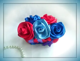 Ароматизована корзинка
Матеріали: мило, булавки та стрічки)
http://vk.com/craftirs
