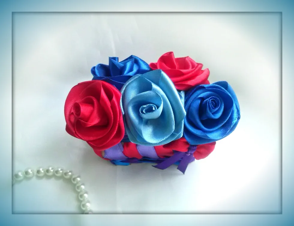 Ароматизована корзинка
Матеріали: мило, булавки та стрічки)
http://vk.com/craftirs