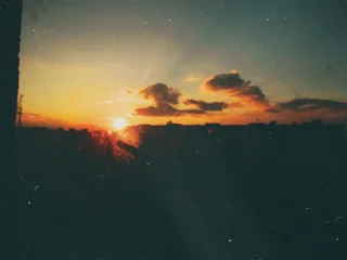 Захід соня у віконці
